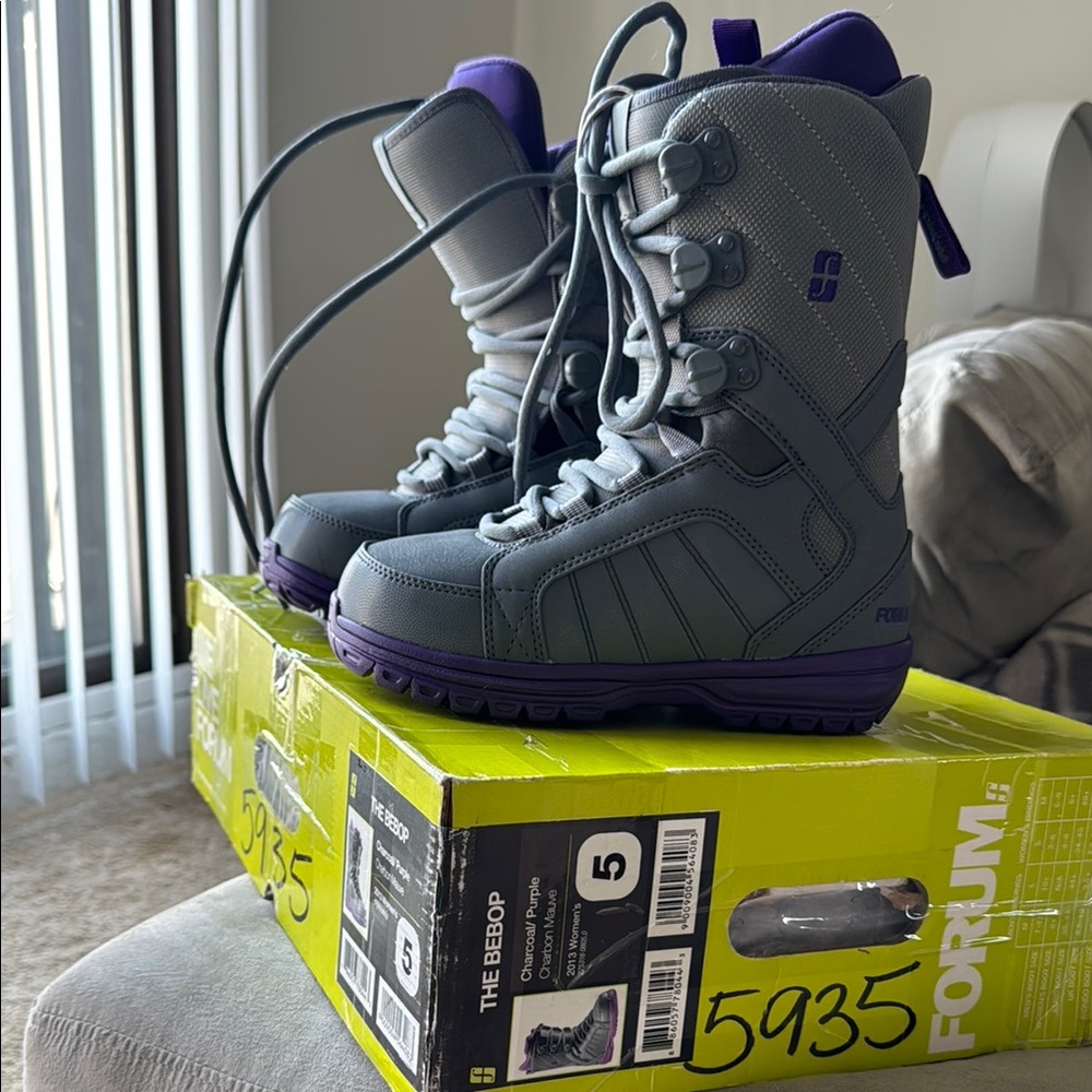 Brand New Bebop Snowboard Boots in Gray with Purple Accents